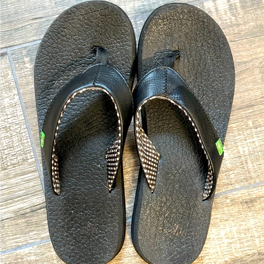 Sanuk yoga flip flops